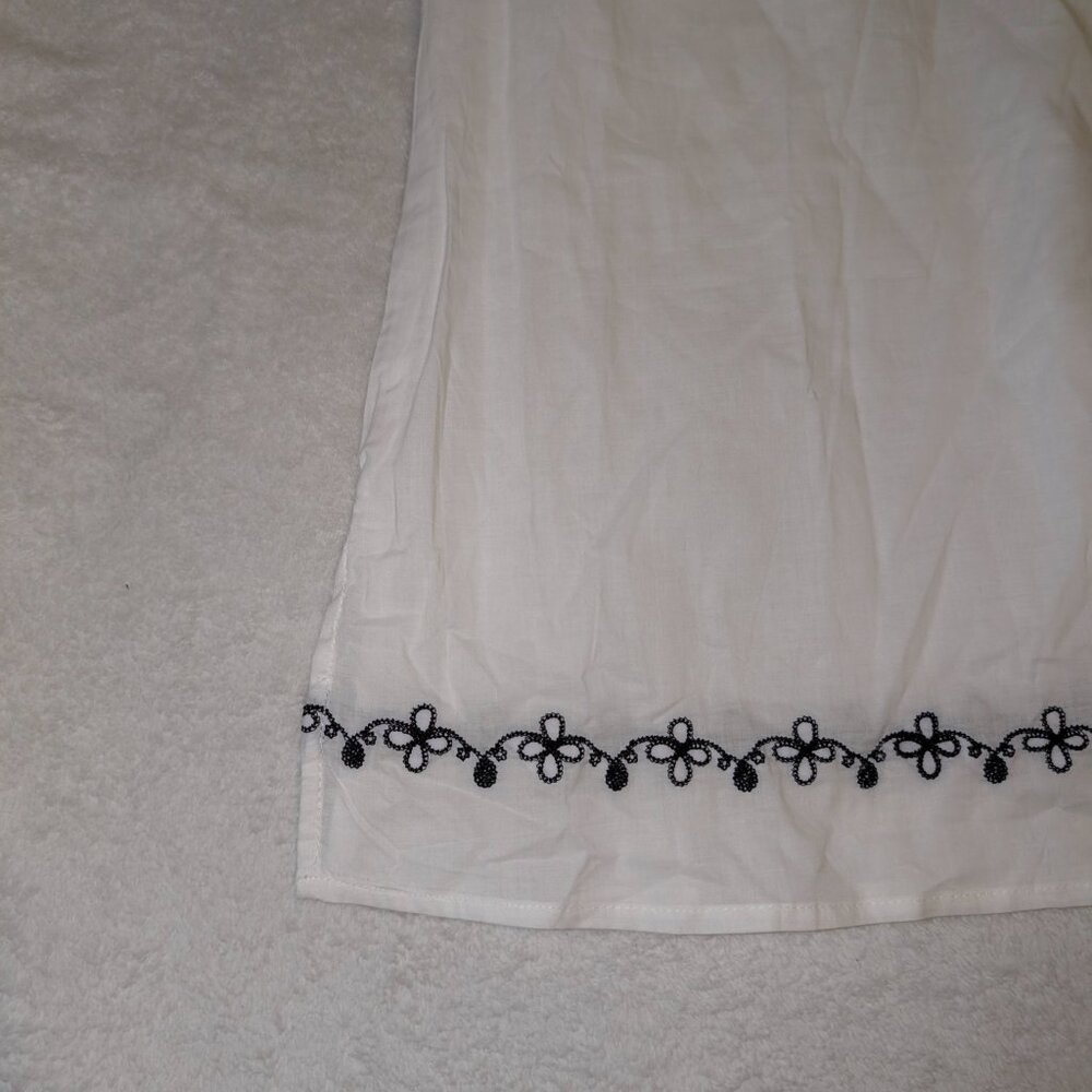 Embroidered Cover-Up - Picture 6 of 7